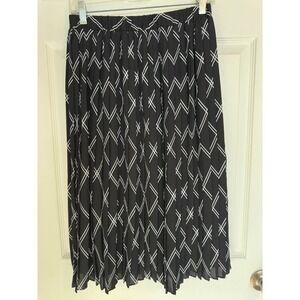Banana‎ Republic Black and white pleated skirt- midi - Size XS